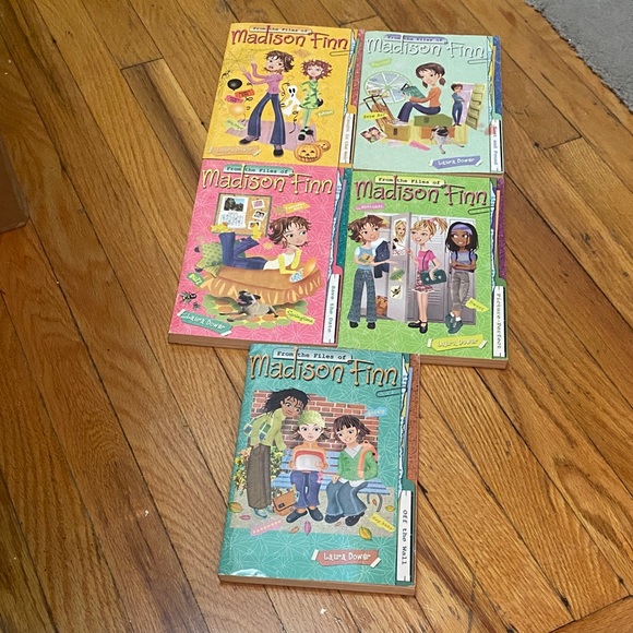 Madison Finn Kids Book Set from the files series Laura Dower - Picture 1 of 2